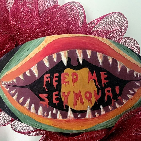 Wreath a la Little Shop of Horrors Mesh Ruffles Bow - Picture 5 of 7